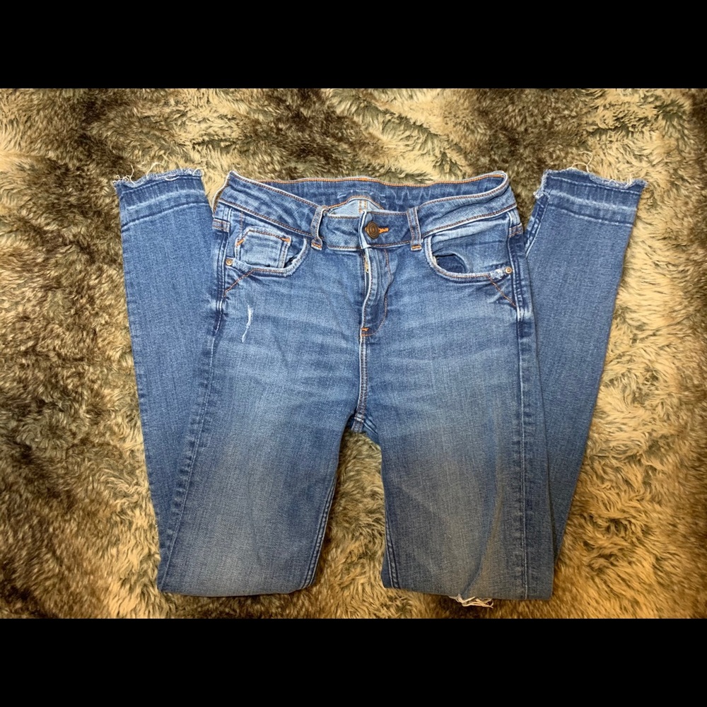 ✨Zara Ripped Jeans✨ - Picture 2 of 5